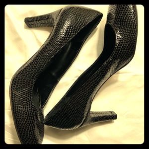 Vaneli stunning moc croc heels Sz 8